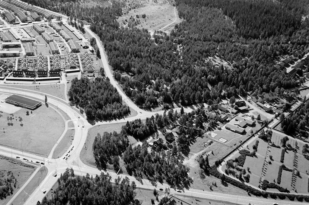 Det här är en bild som togs från ovan av Sandbacka, Mariedal och Stadsliden år 1983