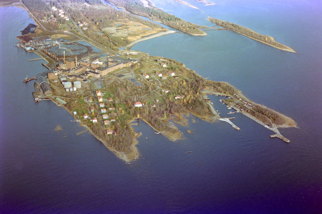 En flygbild som visar Hörnefors år 1984.