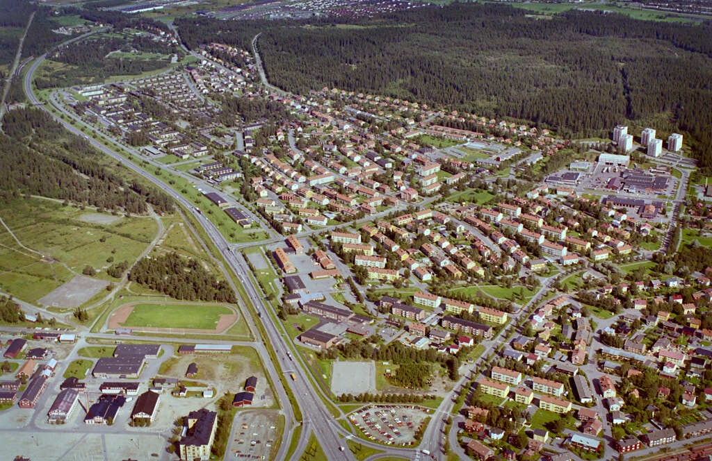 Ett flygbild av Haga och Sandbacka år 1985.