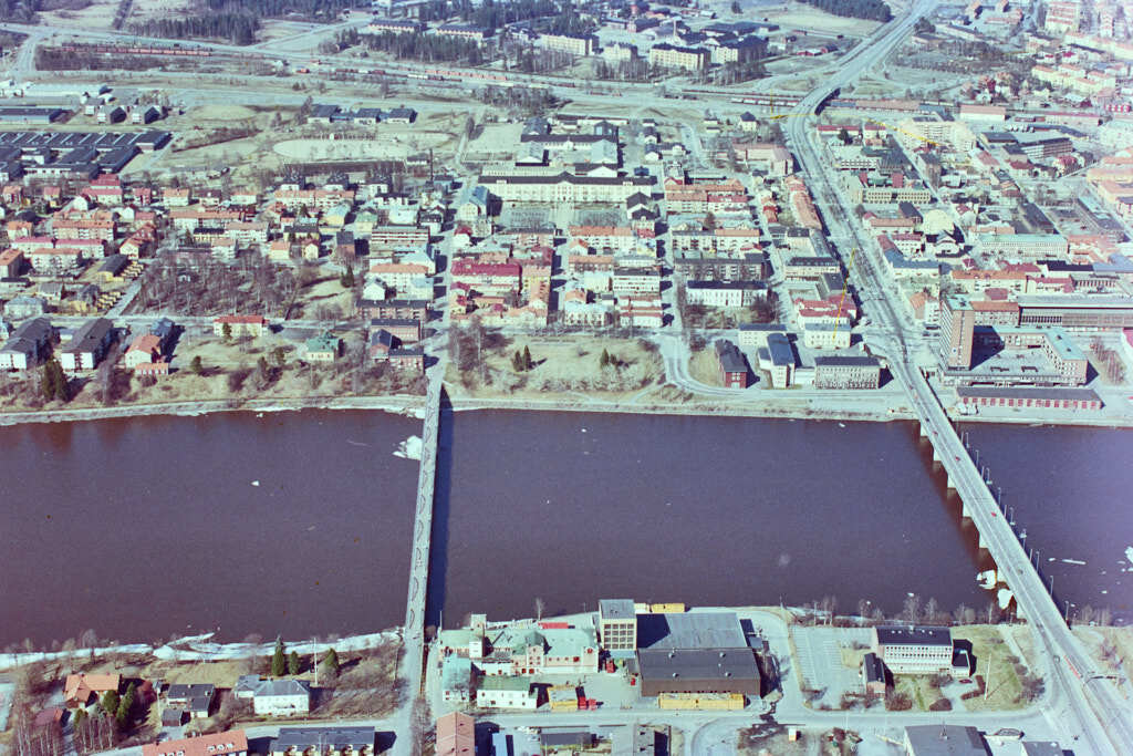 Här kan du se 1985 års flygbild över Centrala stan.