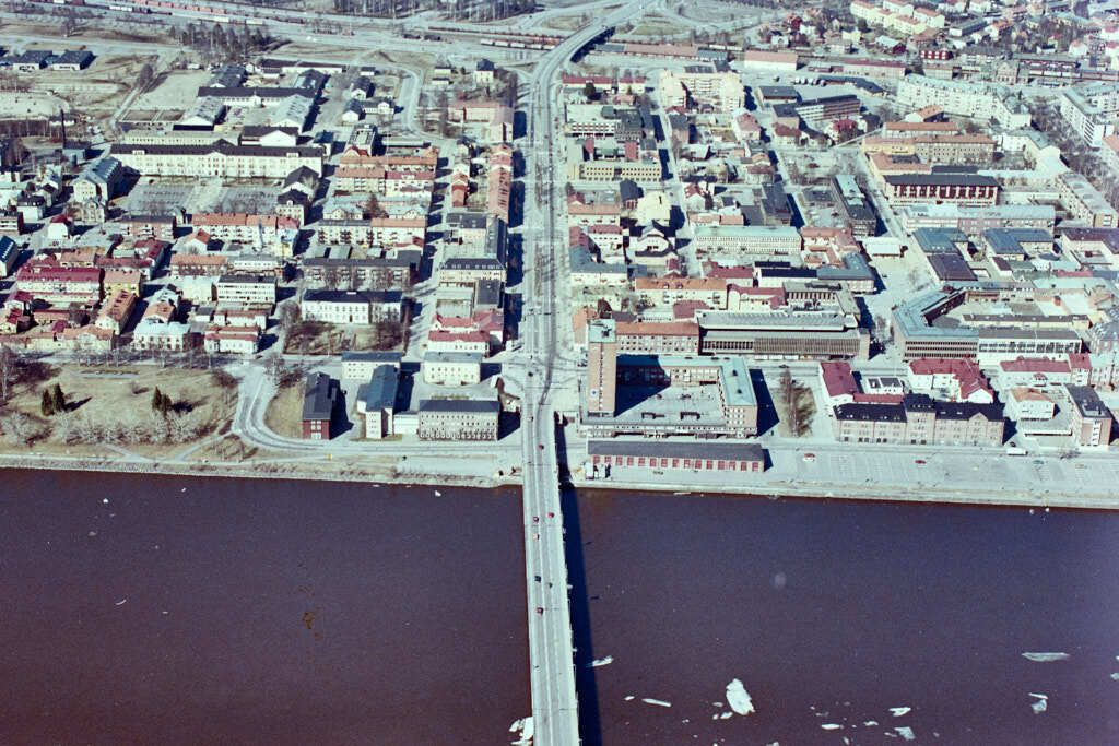 Det här är en bild som togs från ovan av Centrala stan år 1985