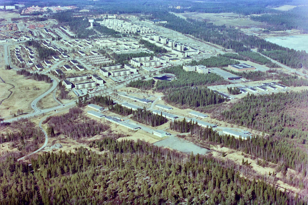Här kan du se 1985 års flygbild över Olofsdal.