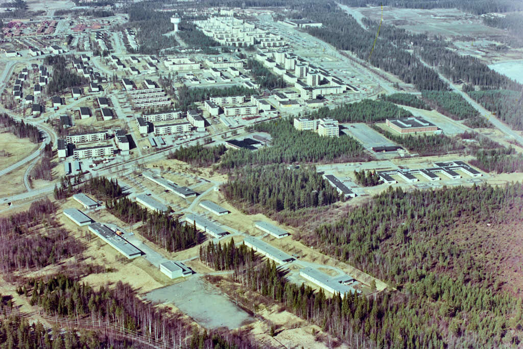 En bild från luften visar Olofsdal år 1985.