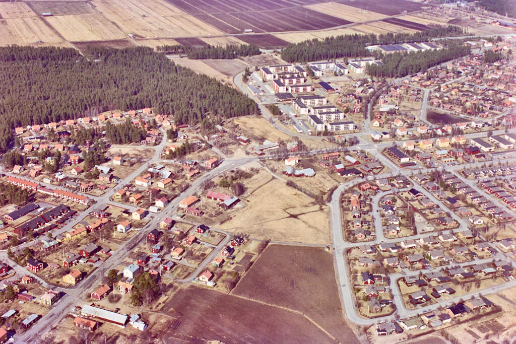 Här kan du se 1985 års flygbild över Västerhiske.