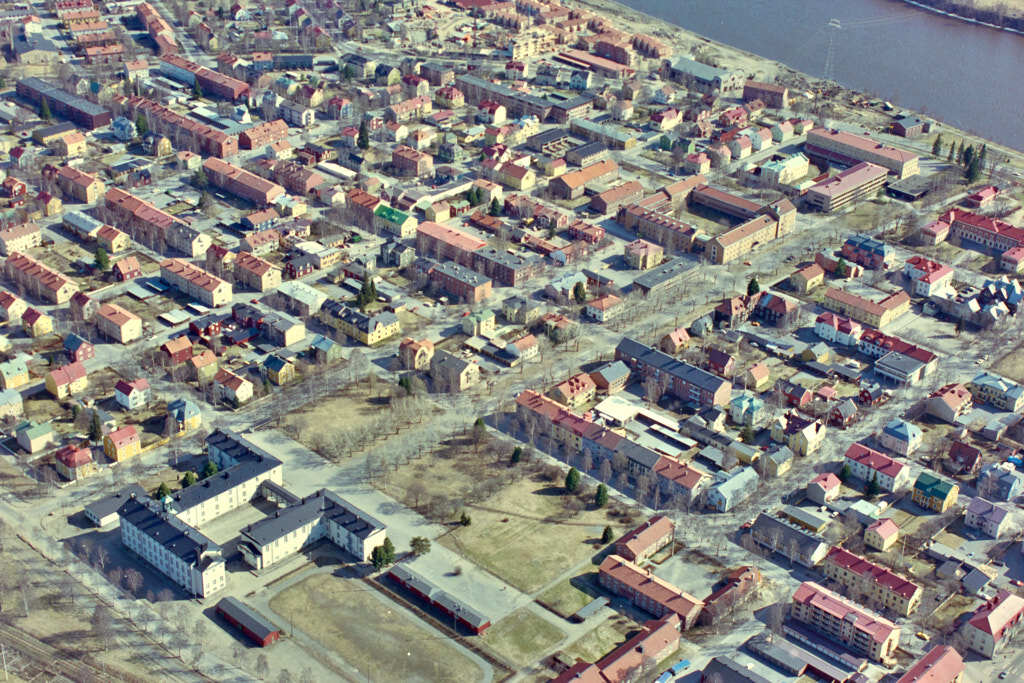 Bilden av Öst på stan från 1985, som togs från luften, ger oss en unik möjlighet att se platsen på ett sätt som sällan är möjligt.