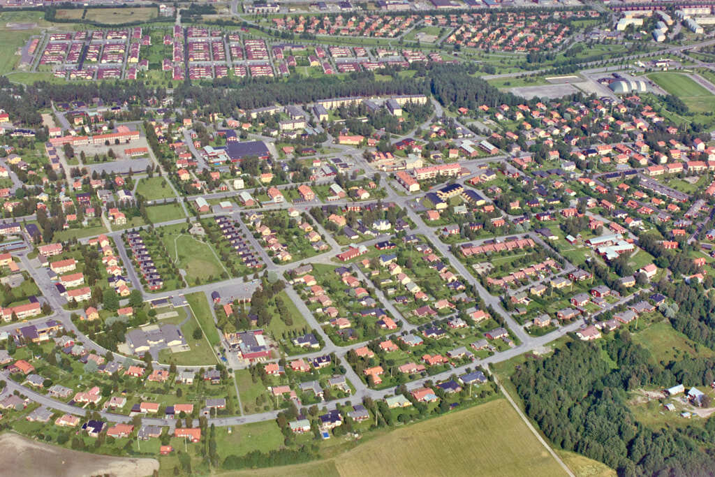 Här kan du se 1985 års flygbild över Grisbacka.