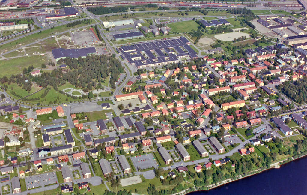 Här kan du se 1985 års flygbild över Väst på stan.