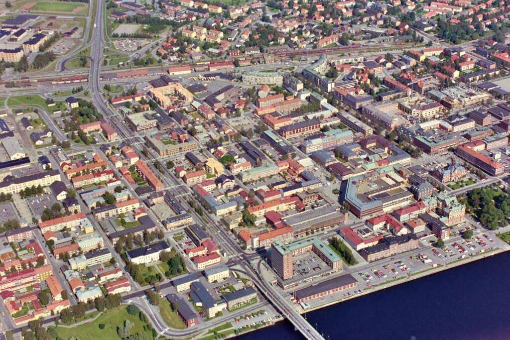 Det här är en bild som togs från ovan av Väst på stan och Centrala stan år 1985