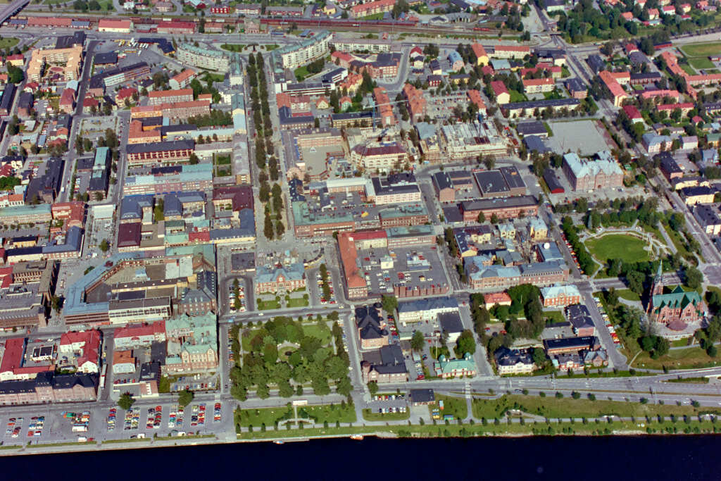 En flygbild som visar Centrala stan år 1985.
