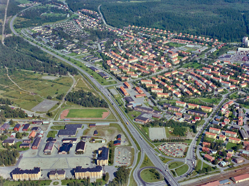 Det här är en bild som togs från ovan av Haga, Sandbacka och I20 Området år 1985