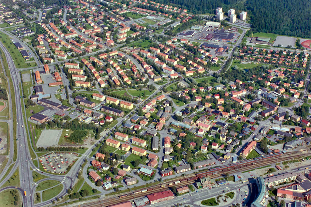 Haga och Sandbacka sett från luften år 1985.