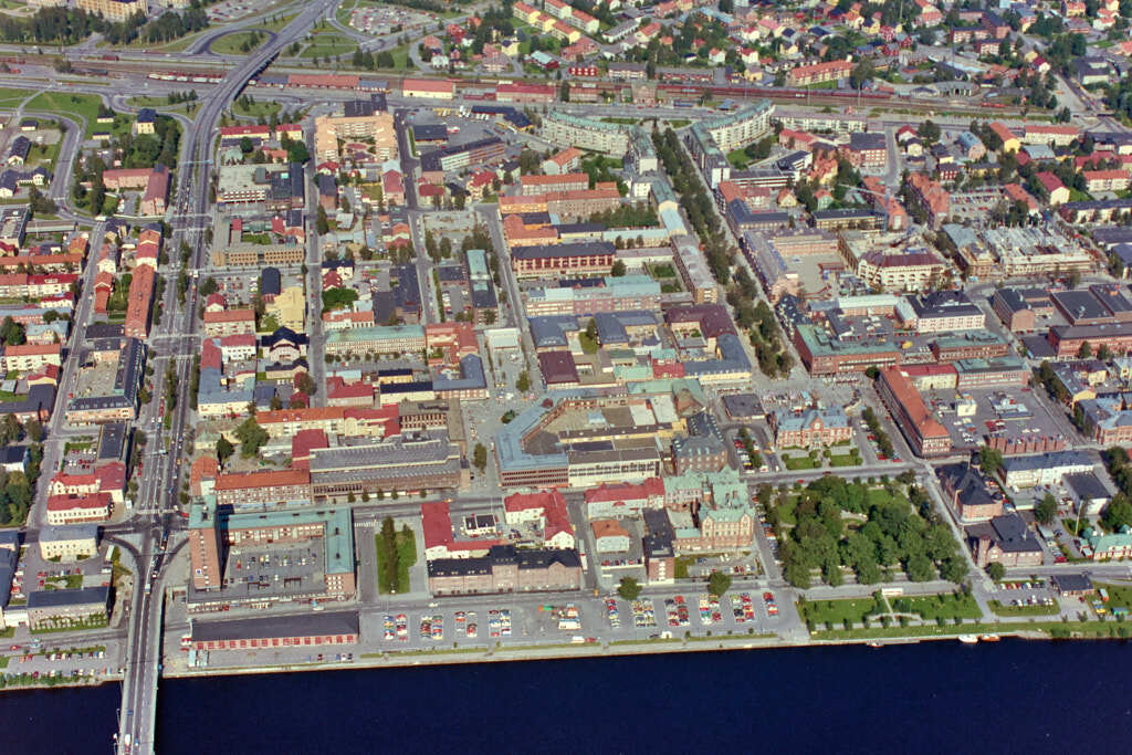Här kan du se 1985 års flygbild över Centrala stan.