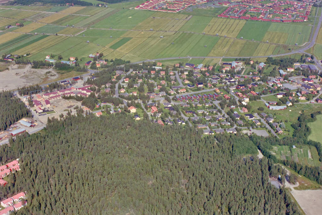 Ett flygbild av Röbäck år 1985.