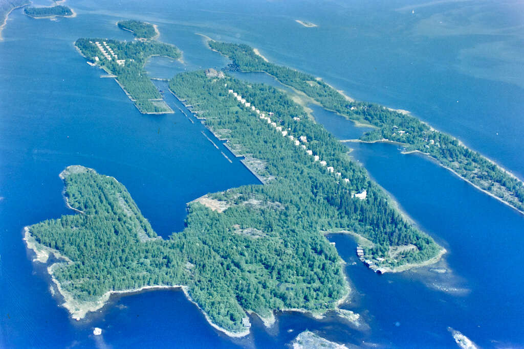 Det här är en bild som togs från ovan av Norrbyskär år 1985