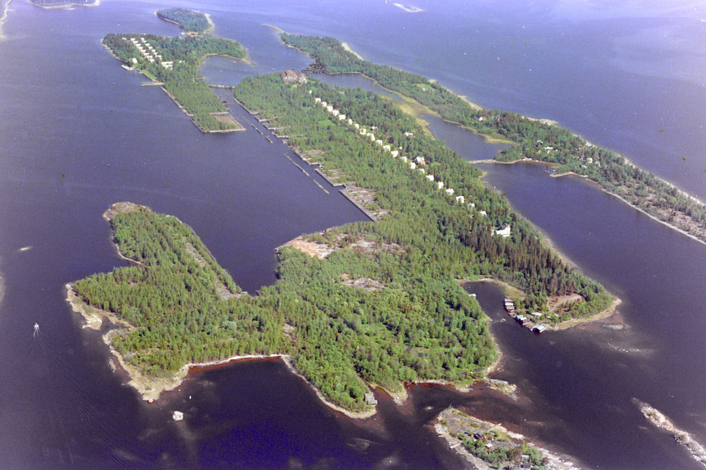 Vy över Norrbyskär 1985, med fokus på välkända landmärkena som 