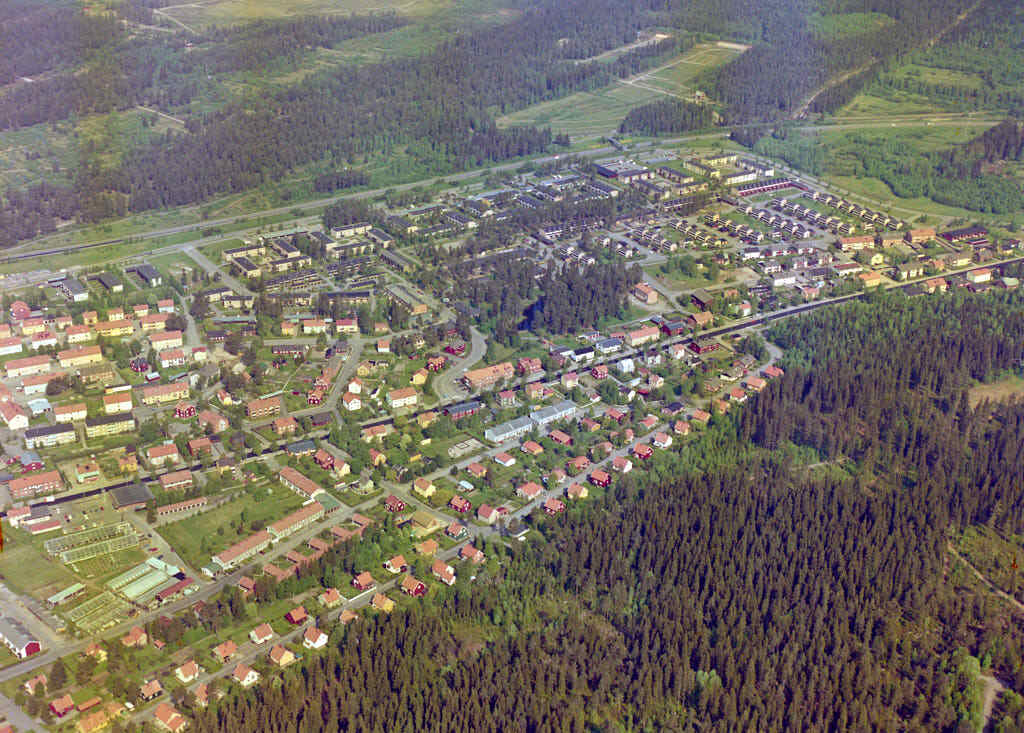 En bild från luften visar Sandbacka i Umeå år 1986.