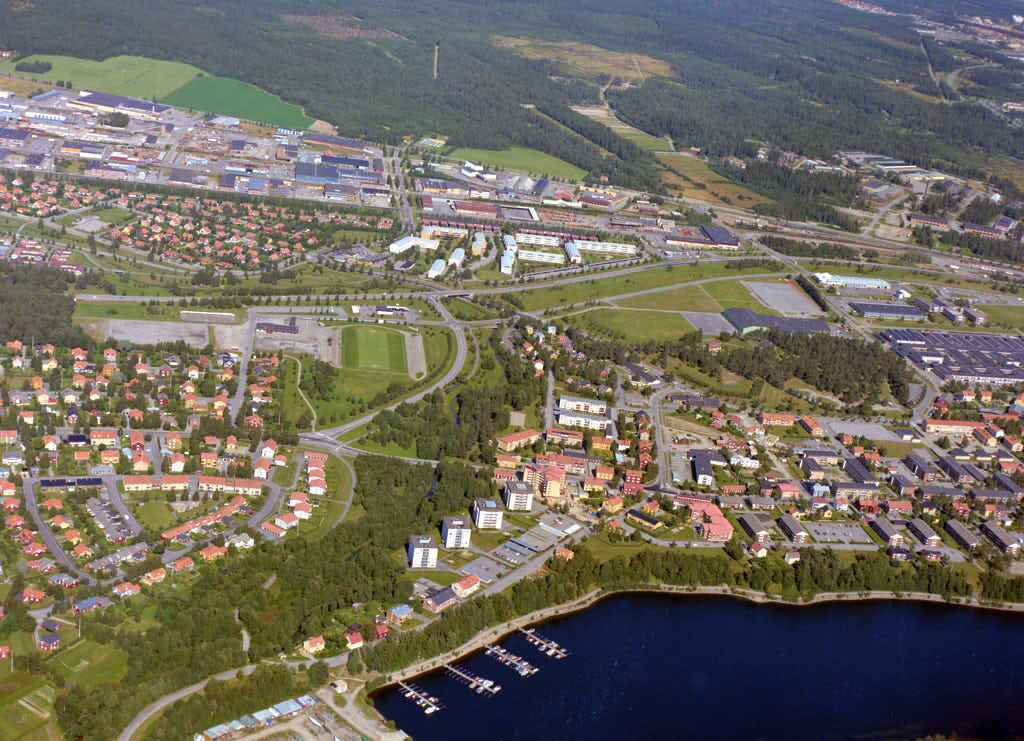 Väst på stan i Umeå sett från luften år 1986.