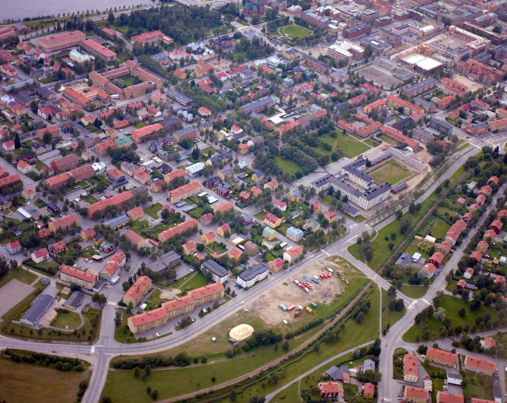 En bild från luften visar Öst på stan i Umeå år 1986.