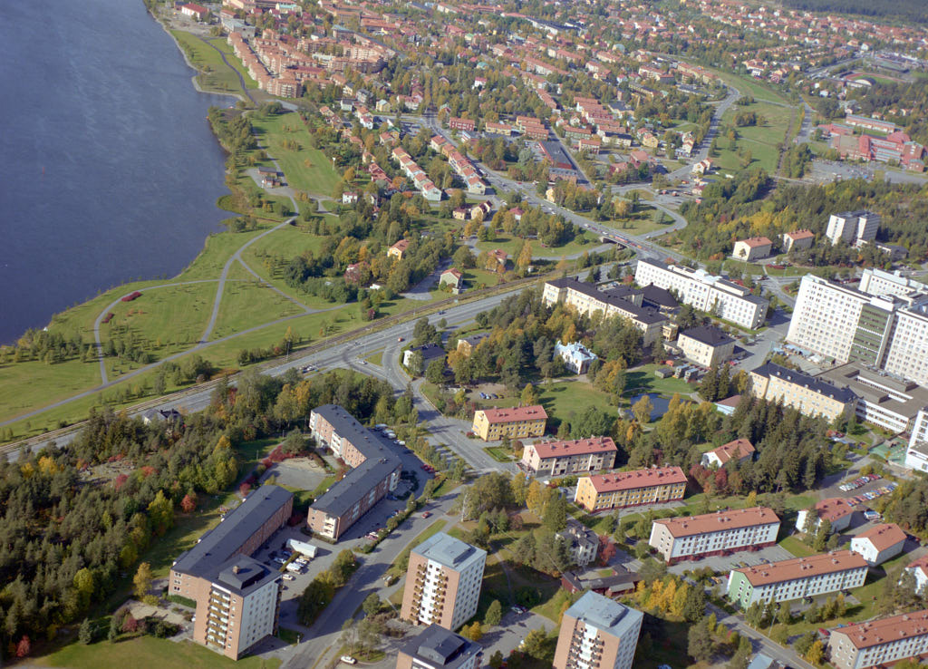 Vy över Sofiehem i Umeå 1986, med fokus på välkända landmärkena som 