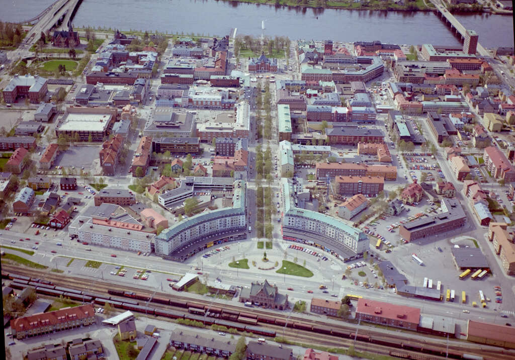 En bild från luften visar Centrala stan år 1986.