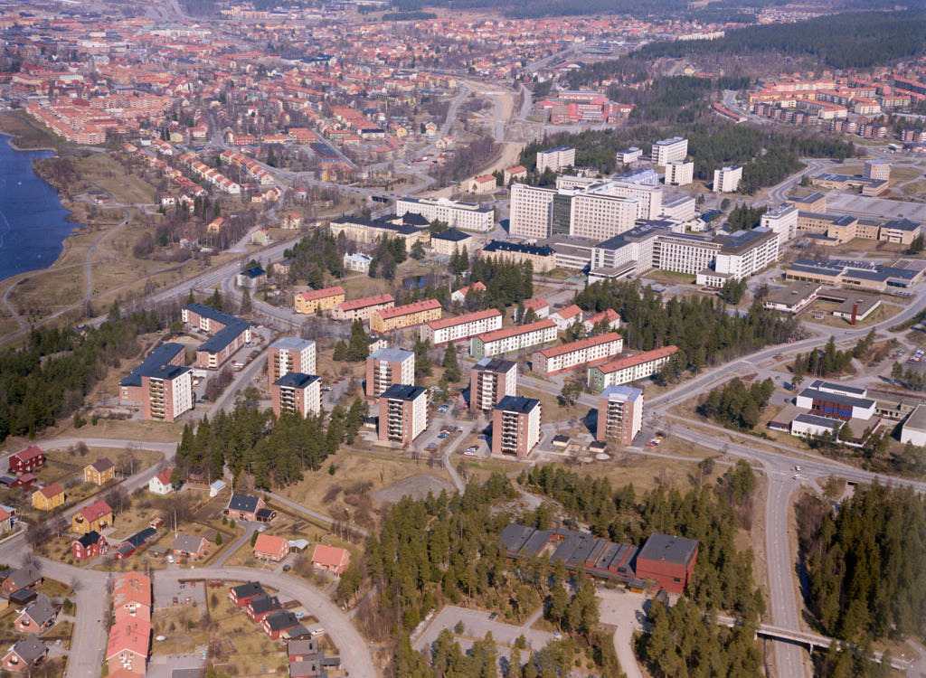 Bilden över  från 1987, som togs från luften, ger oss en unik möjlighet att se platsen på ett sätt som sällan är möjligt.