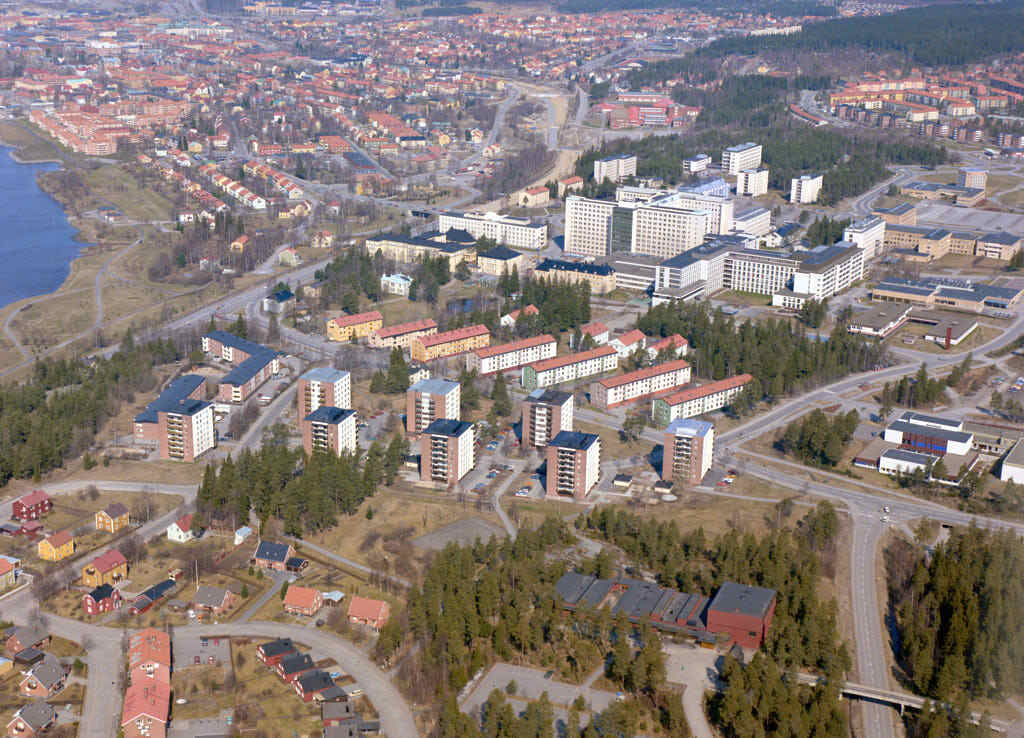Här kan du se 1987 års flygbild över Ålidbacken och Sofiehem i Umeå. 