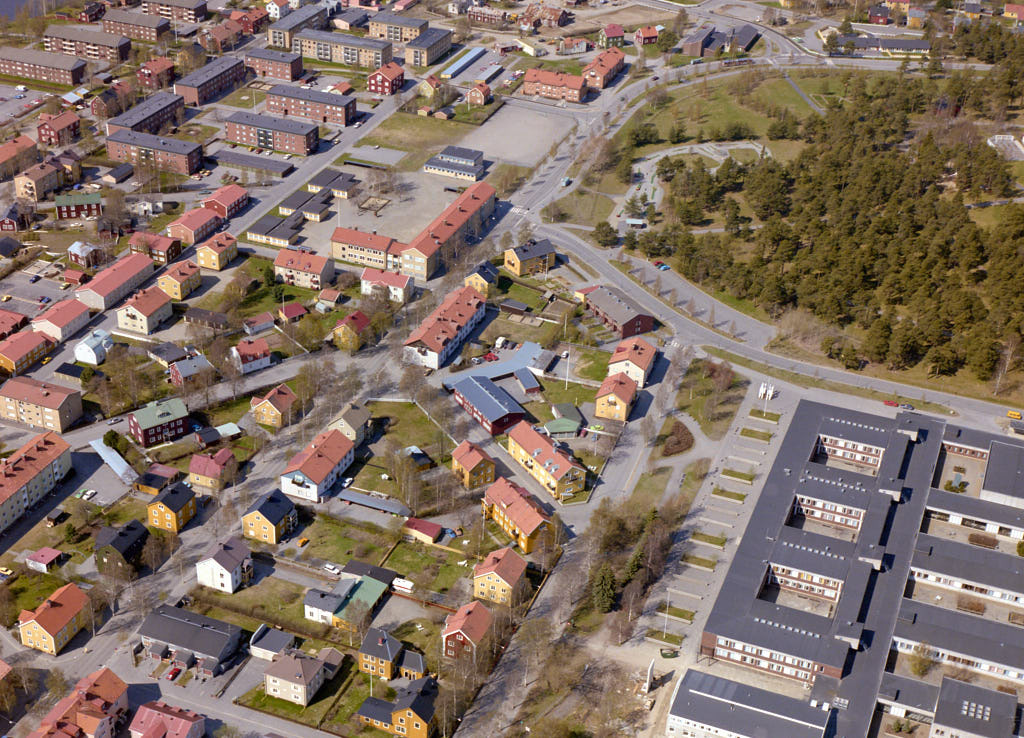 Väst på stan i Umeå sett från luften år 1987.