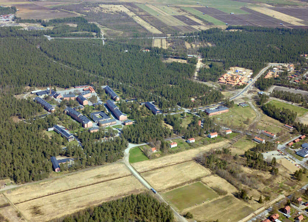 En bild från luften visar Umedalen i Umeå år 1987.
