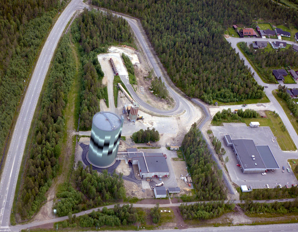 Bilden över Carlslid i Umeå från 1987, som togs från luften, ger oss en unik möjlighet att se platsen på ett sätt som sällan är möjligt.