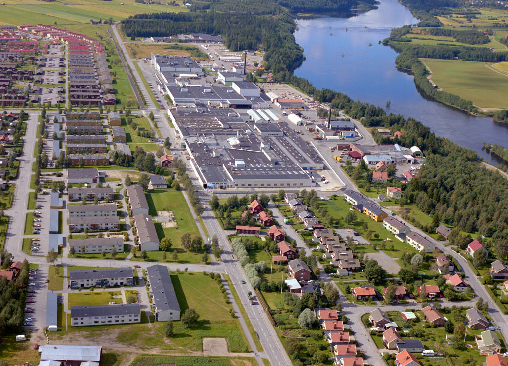 En bild av Böleäng år 1987. Det erbjuder oss en helt annan möjlighet att få en djupare och mer detaljerad inblick i denna plats än vad vi normalt kan uppleva från marknivå.
