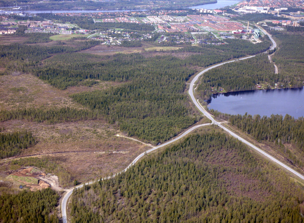 En bild från luften visar Tomtebo i Umeå år 1988.