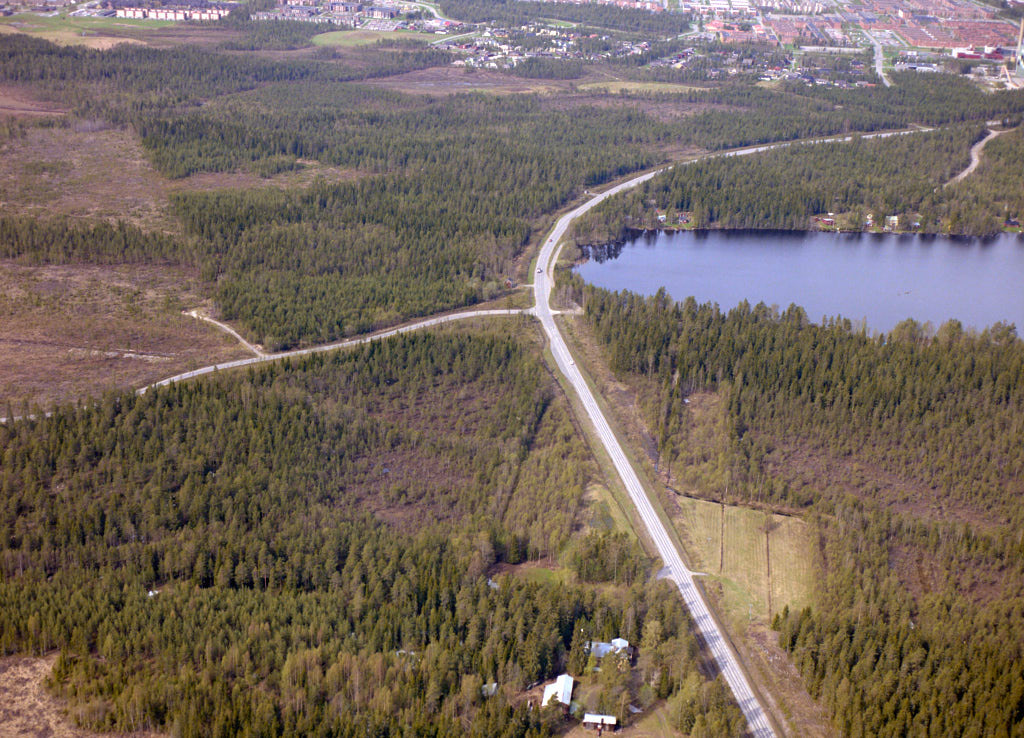 En bild från luften visar Tomtebo i Umeå år 1988.