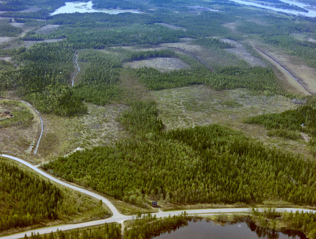 En bild från luften visar Tomtebo år 1988.