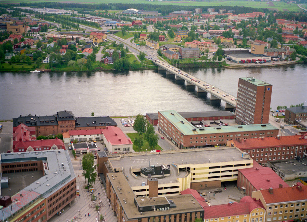 En flygbild som visar Centrala stan i Umeå år 1989.