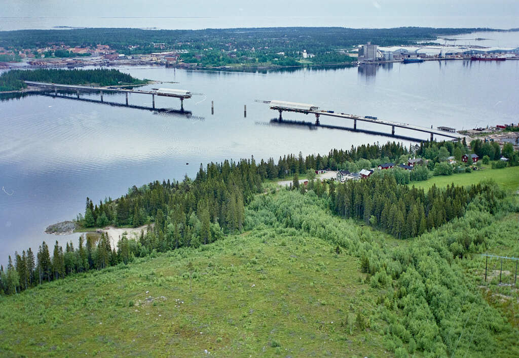 En bild från luften visar Obbola år 1989.