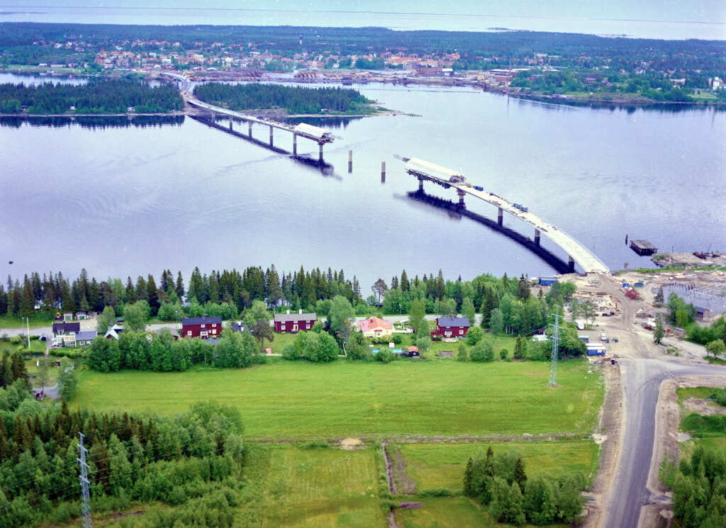 En flygbild som visar Obbola år 1989.