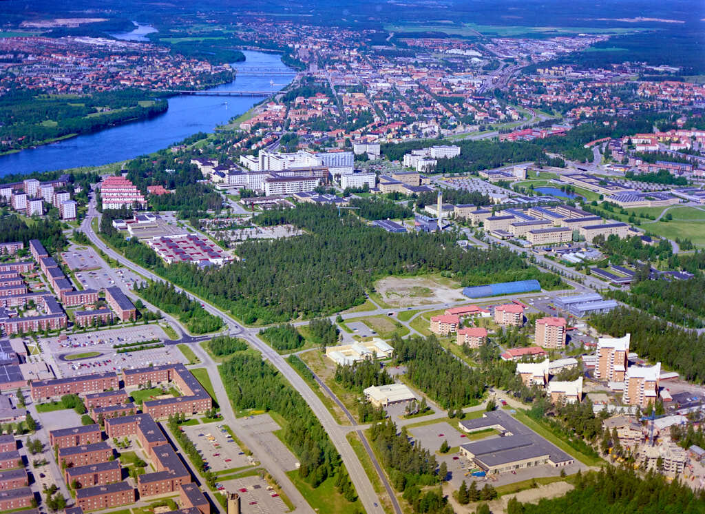 Här kan du se 1989 års flygbild över Universitetsområdet, Ålidhem och Ålidbacken. 