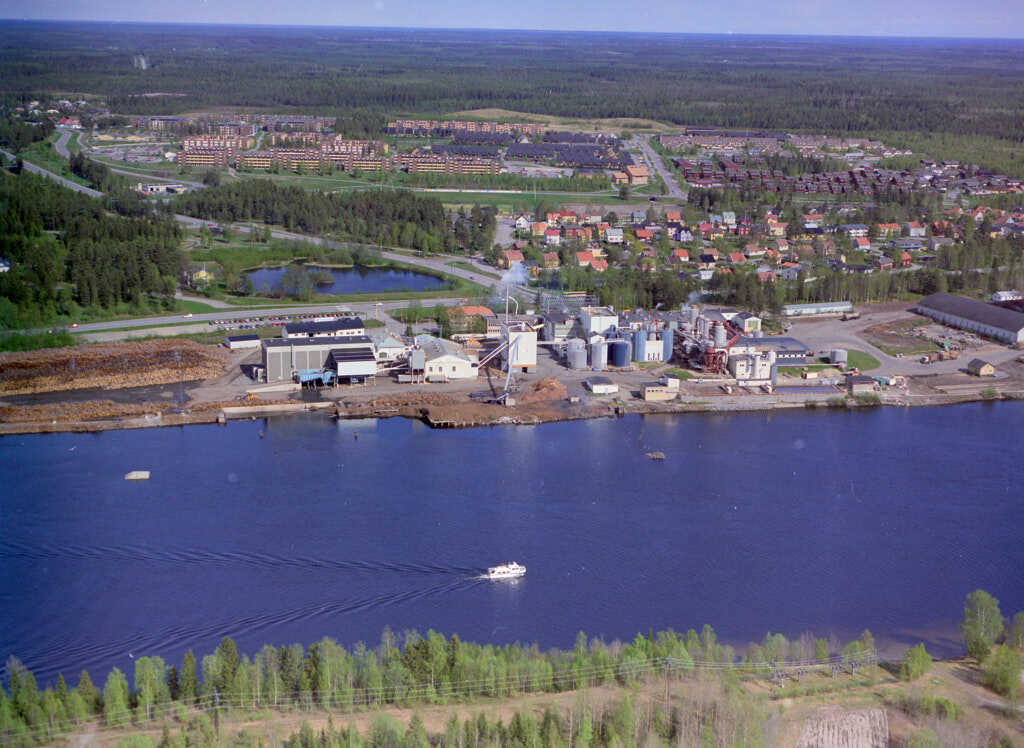 Vy över Sofiehem och Bowaters i Umeå 1990, med fokus på välkända landmärkena som 