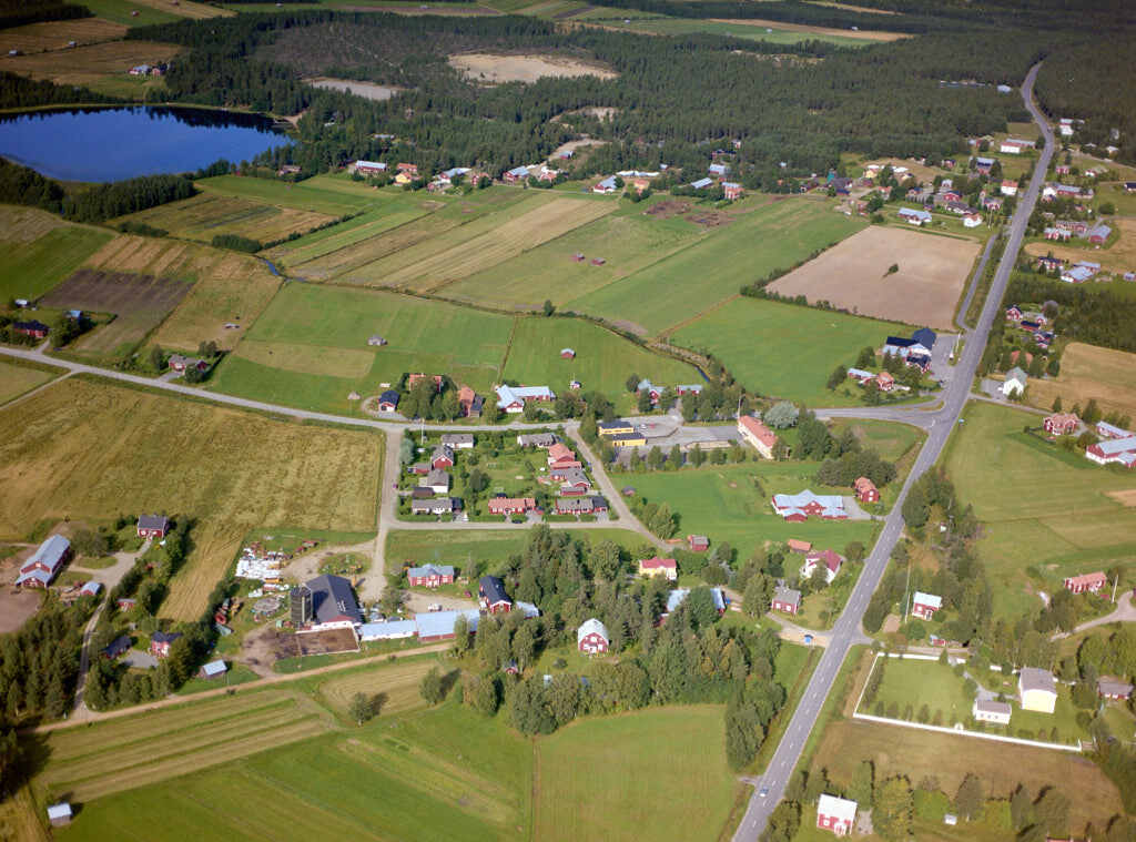 Vy över Hissjö 1990, med fokus på välkända landmärkena som 