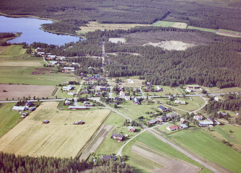 Ett flygbild av Hissjö år 1990.