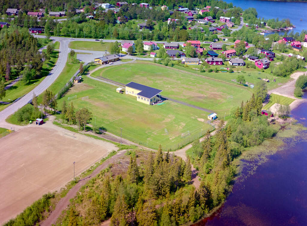 En bild från luften visar Holmsund år 1990.