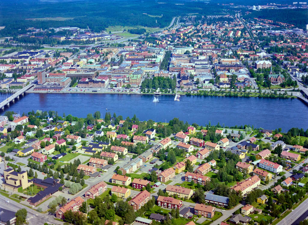 Teg och Centrala stan sett från luften år 1990.