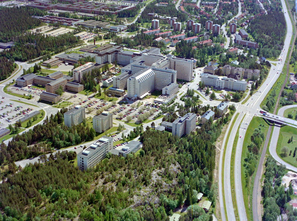En bild från luften visar Sjukhusområdet i Umeå år 1991.