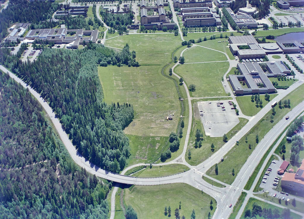 Universitetsområdet sett från luften år 1991.