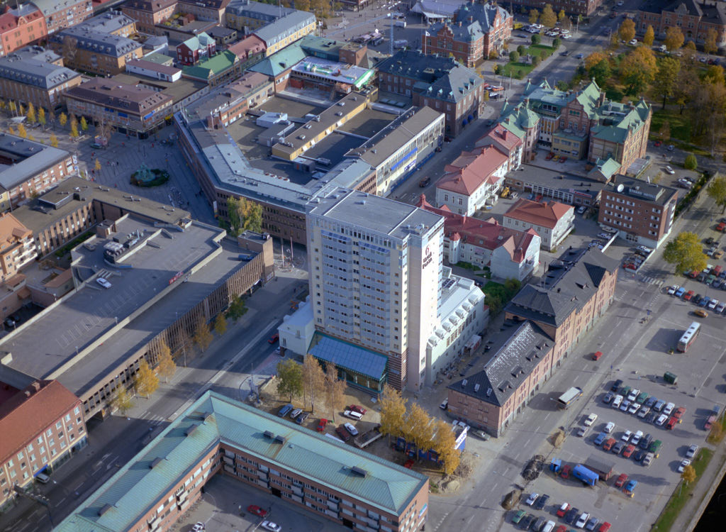 Här kan du se 1992 års flygbild över . 