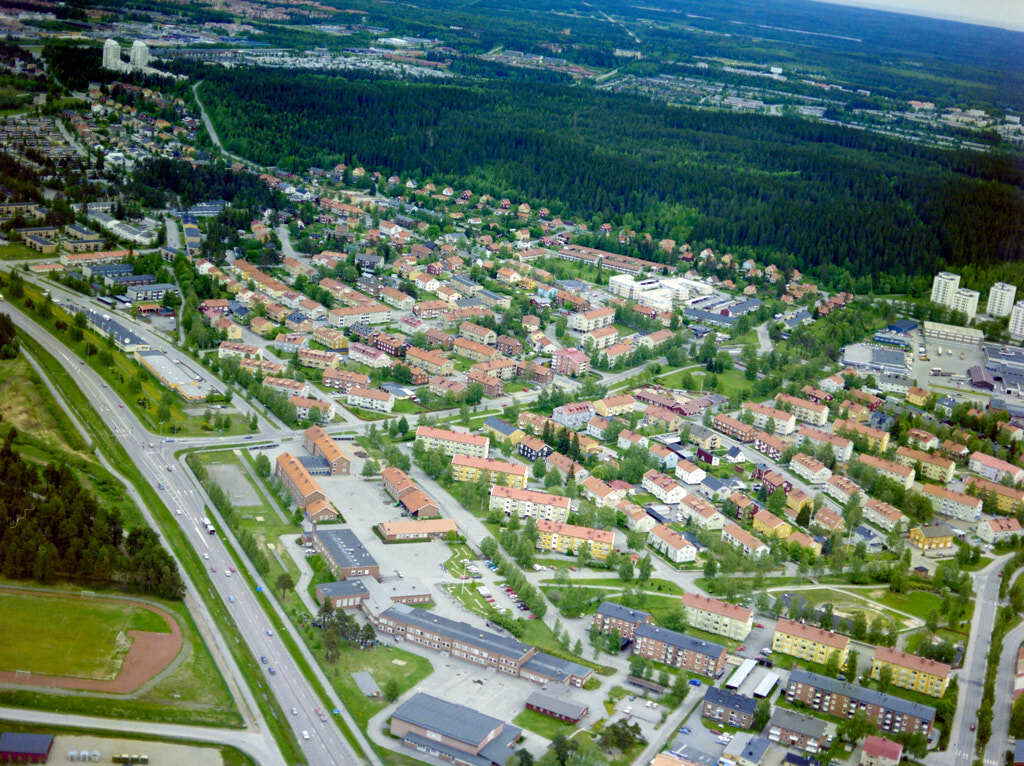 En flygbild som visar Haga och Sandbacka år 1993.