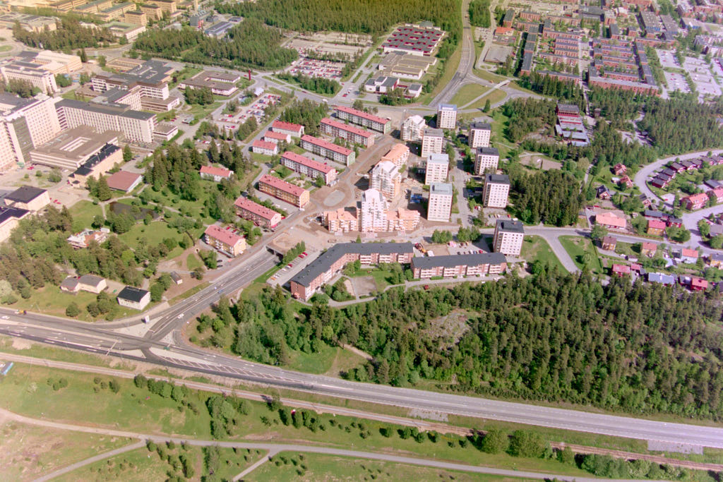 Ålidbacken i Umeå sett från luften år 1994.