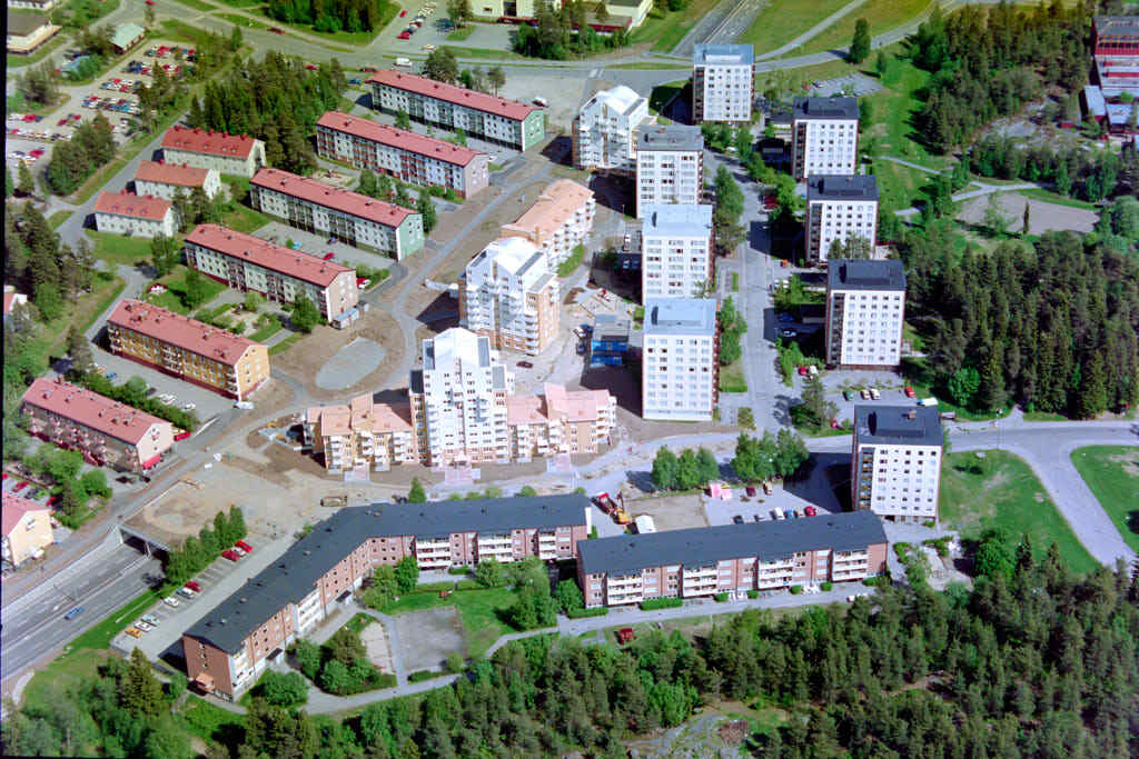 År 1994 togs bilden över . Den här bilden är inte bara intressant att titta på, den är också värdefull när man planerar städer och de som vill förstå hur städer ändras över tid. Den hjälper oss att se hur  har utvecklats och hur de passar in i staden.