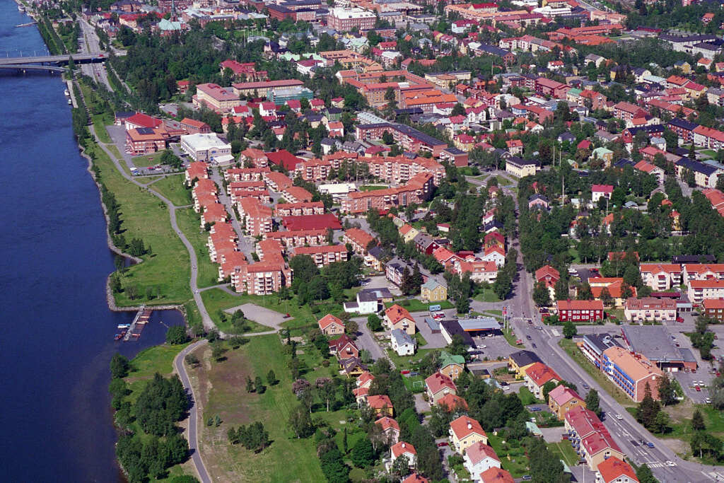 Bilden av Öst på stan från 1995, som togs från luften, ger oss en unik möjlighet att se platsen på ett sätt som sällan är möjligt.