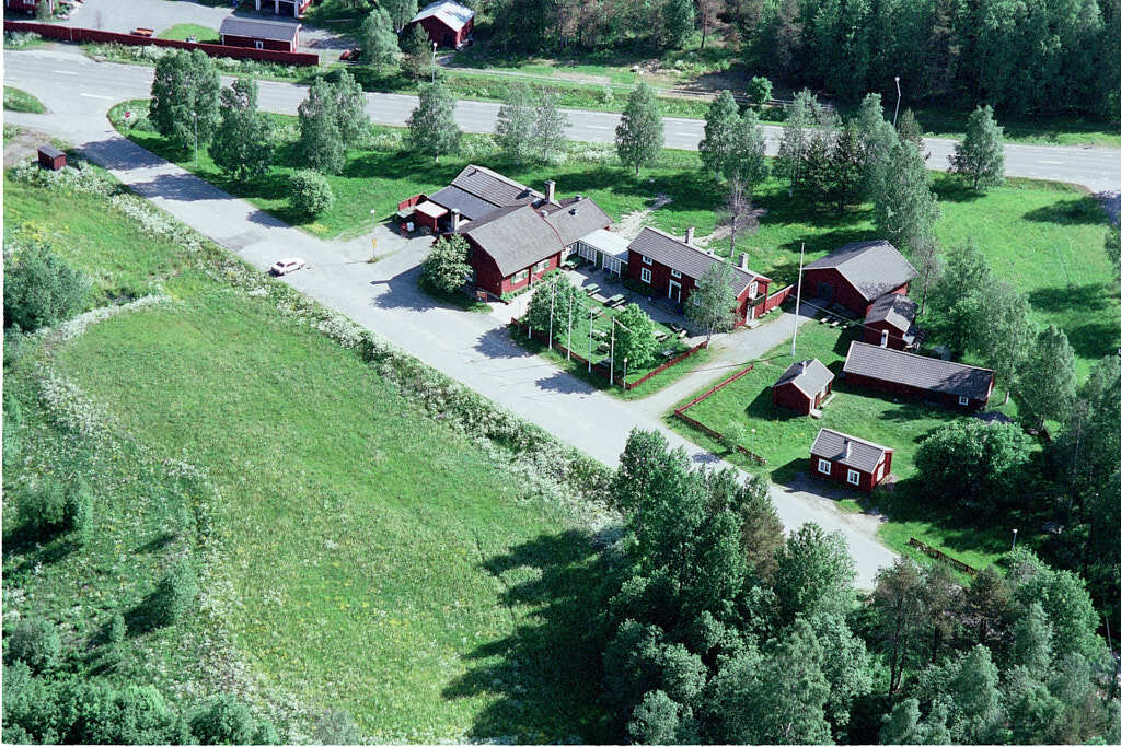 Här kan du se 2001 års flygbild över Brännland. 